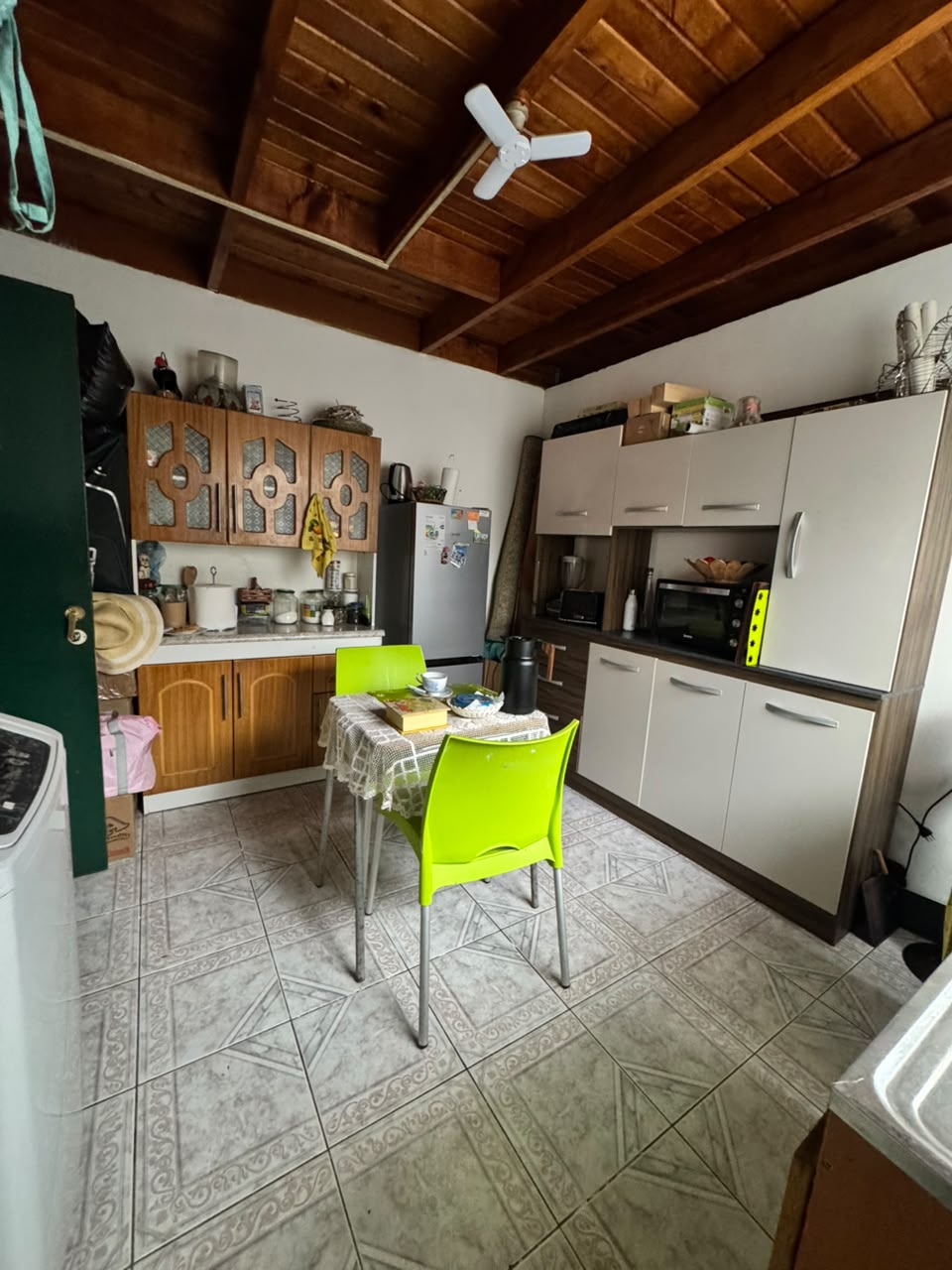 Se Vende Céntrica Casa de Dos Pisos en Villa Los Ángeles